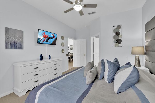 Master King Bedroom 1 (Angle)
40" Smart TV