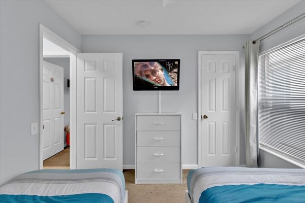 Twin/Double Bedroom 3 (Angle 2)
32" TV