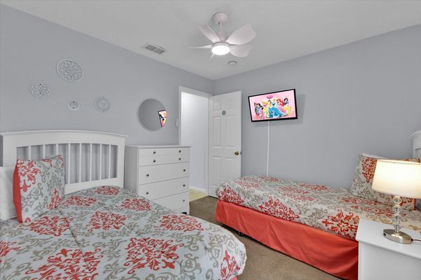 Two Twins Bedroom 4 (Angle)
32" Roku TV