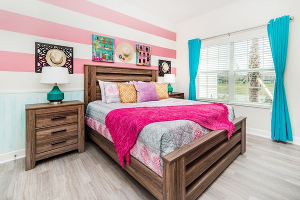 Queen Bedroom 4 Downstairs