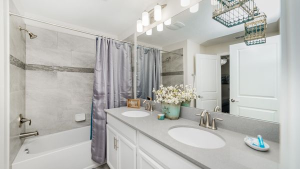 Master King Bathroom 1 Upstairs
Tub/Shower Combo