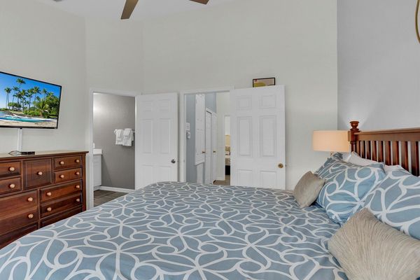 Master King Bedroom 1 (Angle)
43" Smart TV