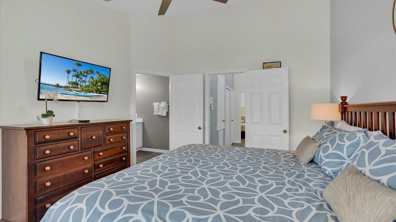 Master King Bedroom 1 (Angle)
43" Smart TV