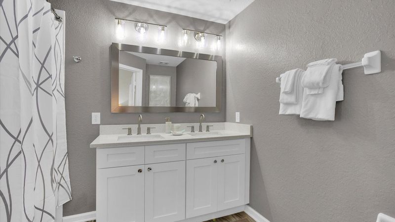 Master King Bathroom 1 
(Tub/Shower Combo)
Upstairs