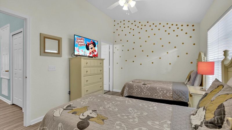 Two Twins Bedroom 2 (Angle)
40" Roku TV