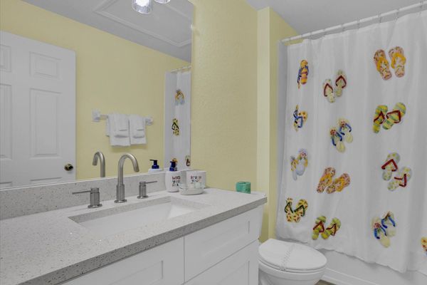 Two Twins Bathroom 2 Upstairs
(Tub/Shower Combo)