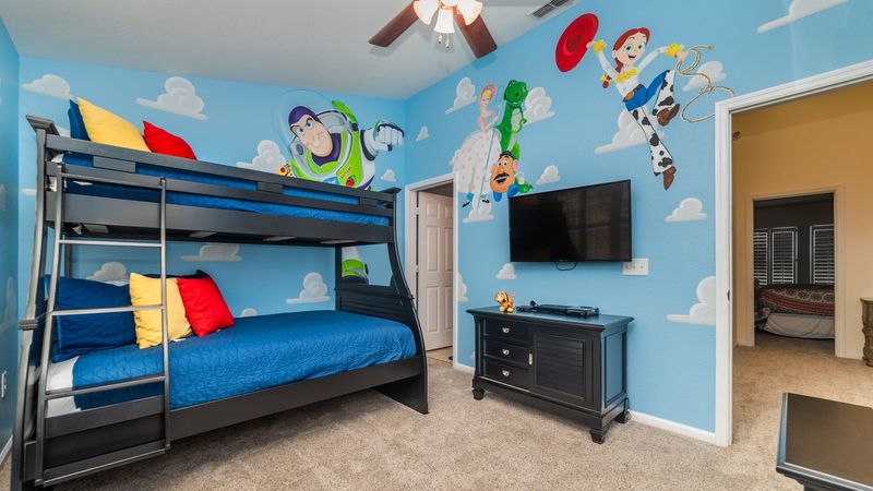 Twin/ Double Suite Bunk Bedroom 2 (Angle)
42" TV