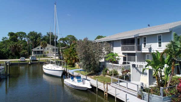 Plenty of dock, owners boats are also docked, max boat 27 ft. (Boat lift not available)