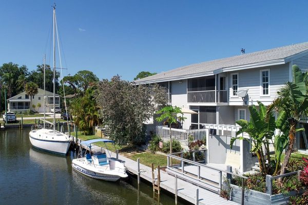 Plenty of dock, owners boats are also docked, max boat 27 ft. (Boat lift not available)