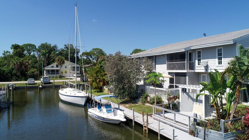 Plenty of dock, owners boats are also docked, max boat 27 ft. (Boat lift not available)