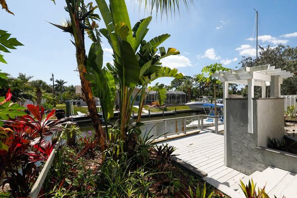 Plenty of dock, owners boats are also docked, max boat 27 ft.
Great place to fish! (Boat lift not available)