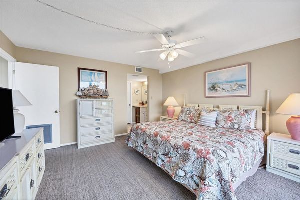 Primary bedroom with En Suite, Balcon Access & 43-inch TV