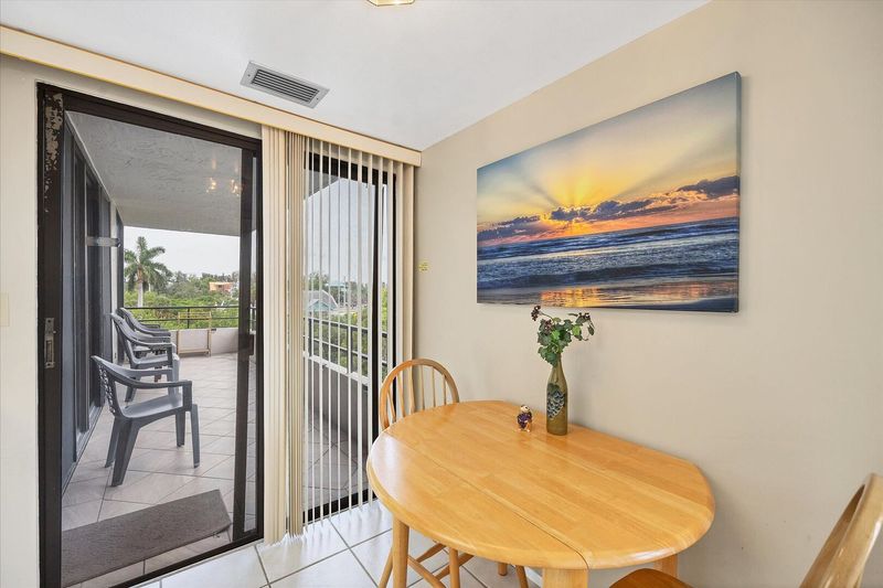 Full-equipped kitchen with breakfast nook and balcony access