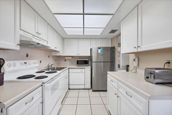 Full-equipped kitchen with breakfast nook and balcony access