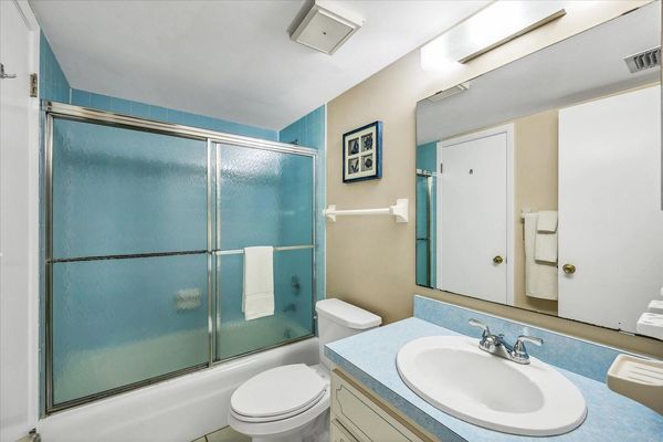 Guest Bathroom with Shower/Tub Combo