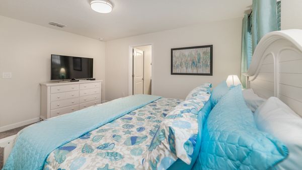 Master King Bedroom (1 Angle)
49" Smart TV