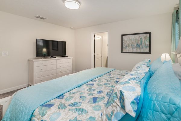 Master King Bedroom (1 Angle)
49" Smart TV