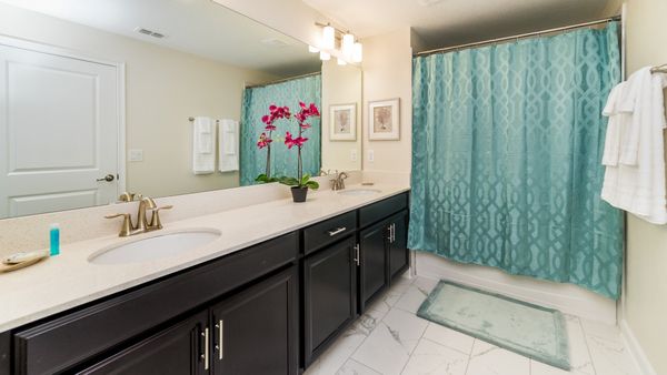 Master King Bathroom 1 Upstairs
Tub/Shower Combo