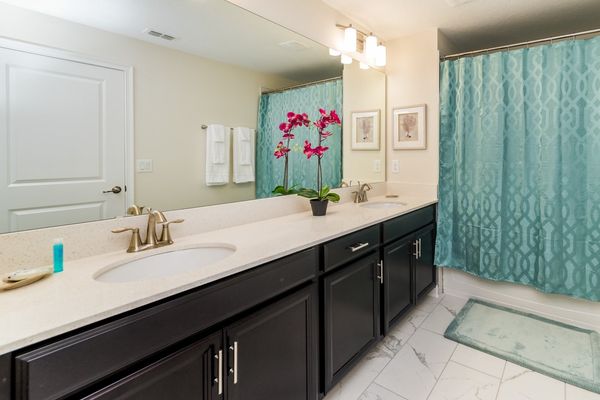 Master King Bathroom 1 Upstairs
Tub/Shower Combo