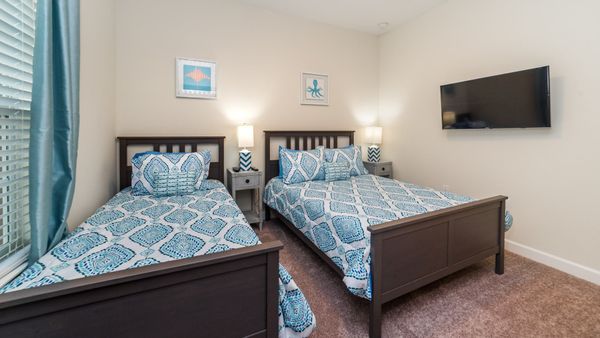 Twin/Double Bedroom 5 (Angle)
40" Smart TV
