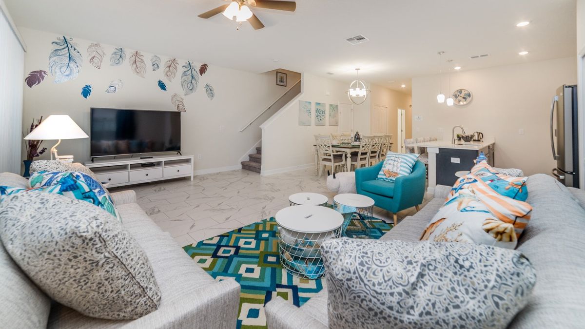 Living Room
70" Smart TV