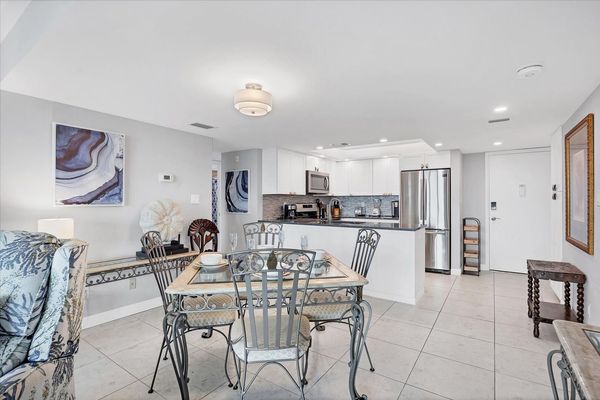 Dining table seats 4