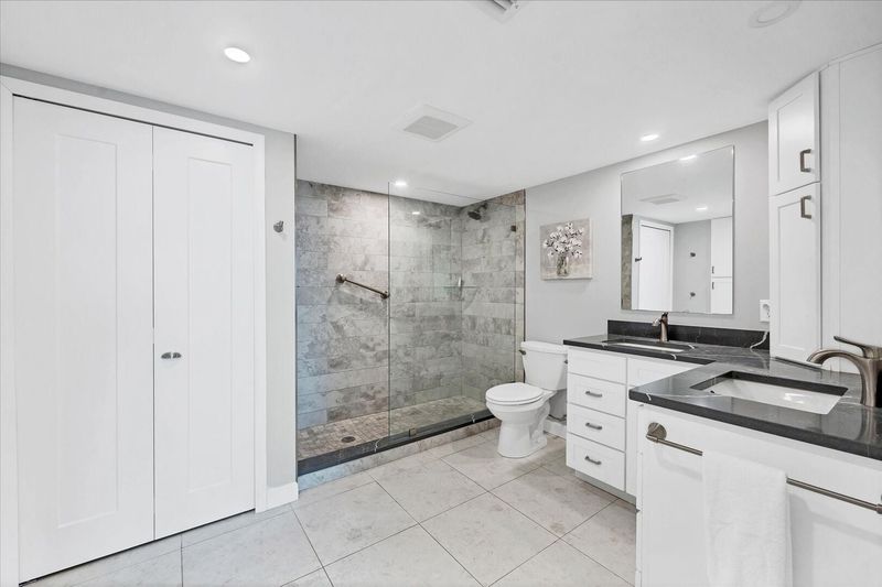 Primary en suite and large walk-shower and double vanities