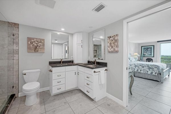 Primary en suite and large walk-shower and double vanities