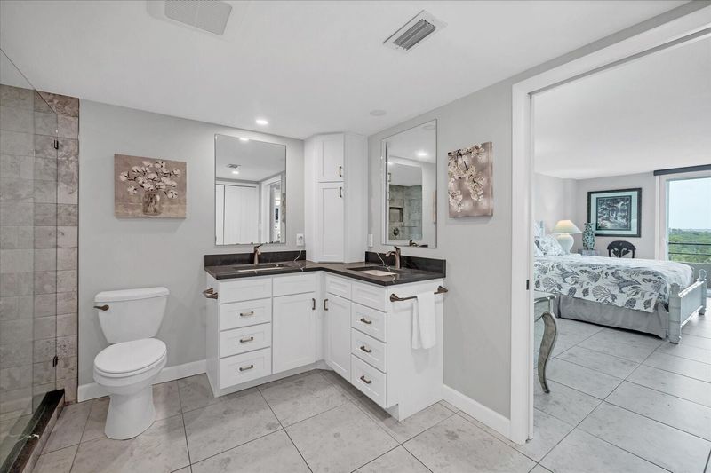 Primary en suite and large walk-shower and double vanities