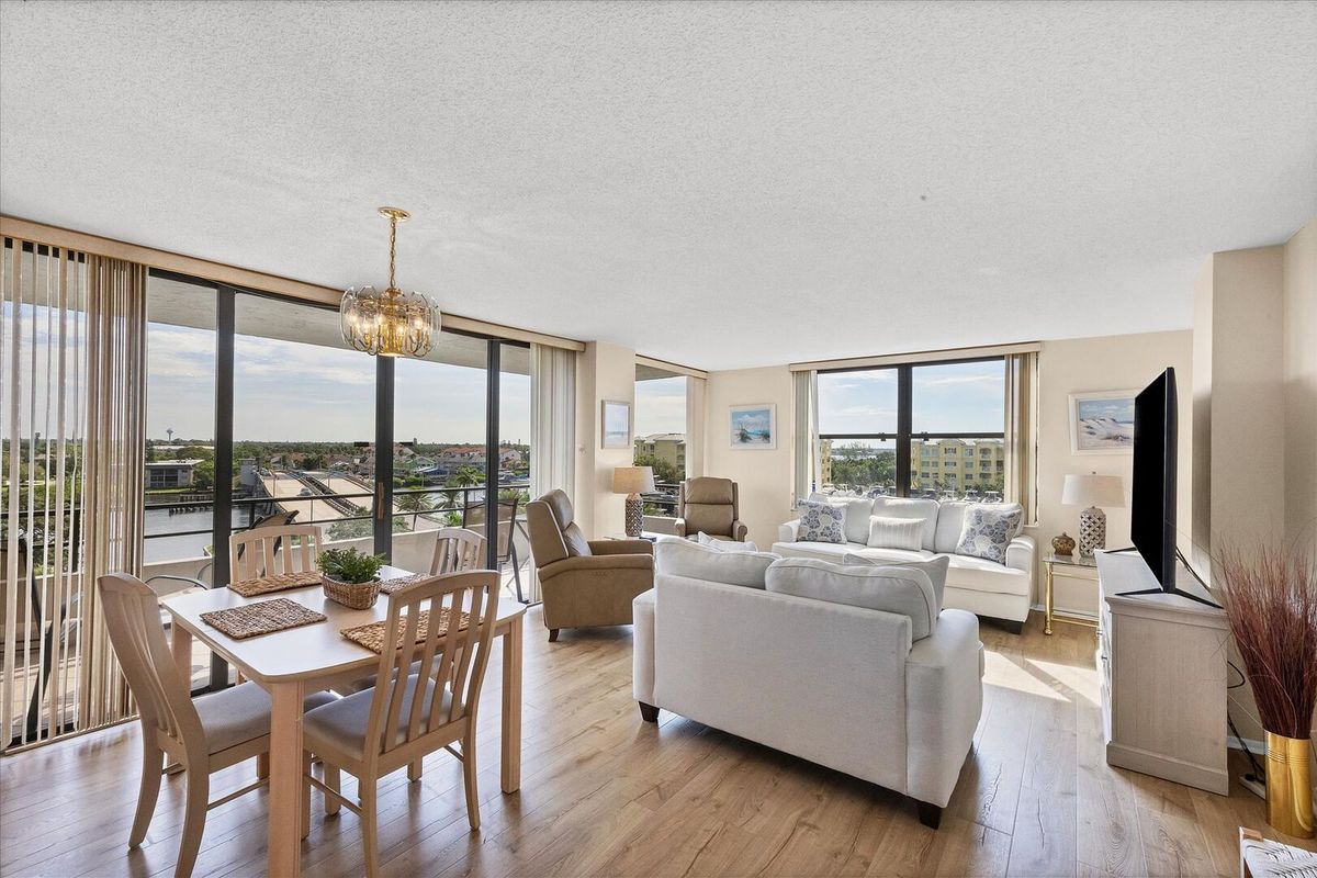 Bright, open living space overlooking the Intracoastal Waterway with ample seating and 75-inch Smart TV. Dining Table seats 6