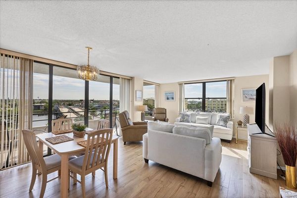 Bright, open living space overlooking the Intracoastal Waterway with ample seating and 75-inch Smart TV. Dining Table seats 6