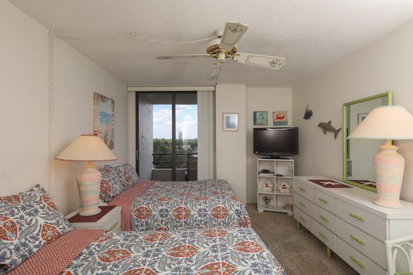 Bedroom #2
2 Double Beds
19" TV