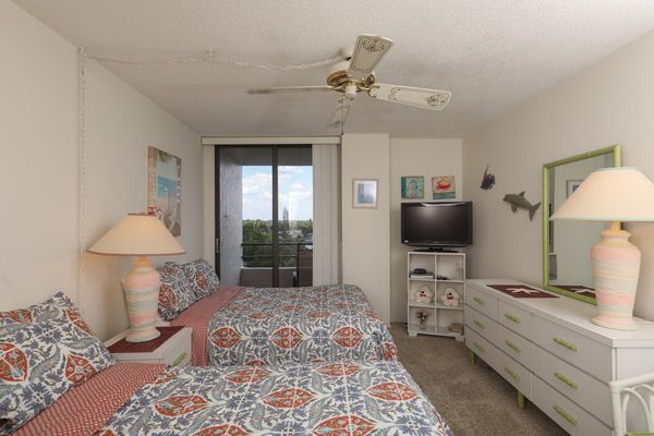 Bedroom #2
2 Double Beds
19" TV