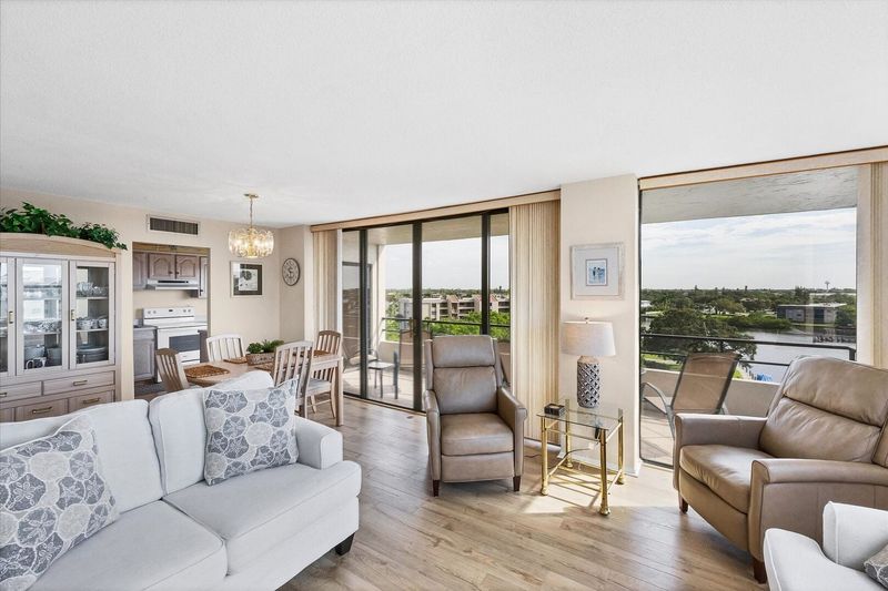 Bright, open living space overlooking the Intracoastal Waterway with ample seating and 75-inch Smart TV. Dining Table seats 6