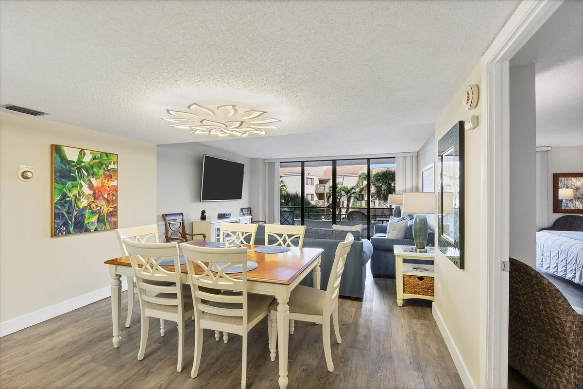 Dining table seats 6