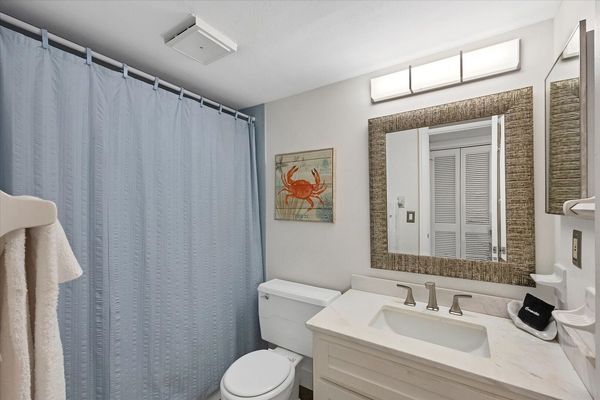Guest bathroom with shower/tub combo