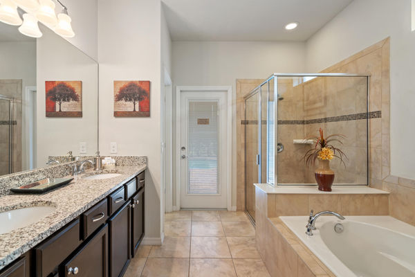 Master King Bathroom 1 Downstairs 
Tub & Shower