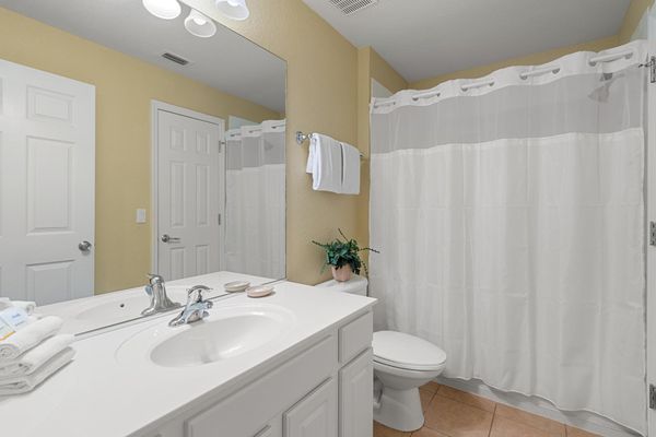 King Suite Bathroom 3 Tub/Shower Combo (Shared Bathroom)