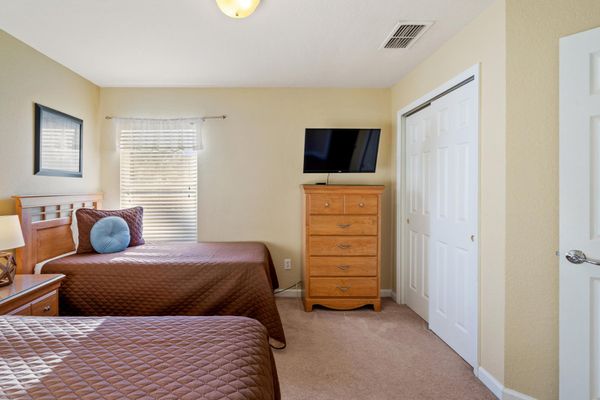 Two Twins Suite Bedroom 4 Upstairs 32" TV