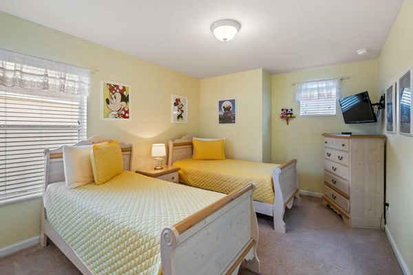 Two Twins Suite Bedroom 5 Upstairs 32" TV