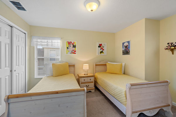 Two Twins Suite Bedroom 5 Upstairs Attached Bathroom