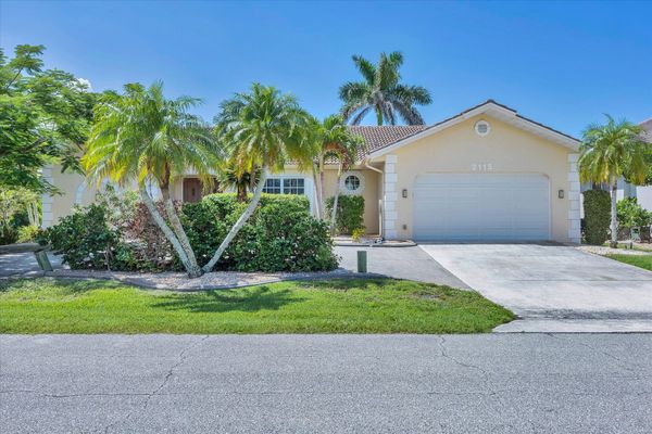Gorgeous 3 bedroom, 2 bathroom waterfront home in Punta Gorda with private pool and boat dock