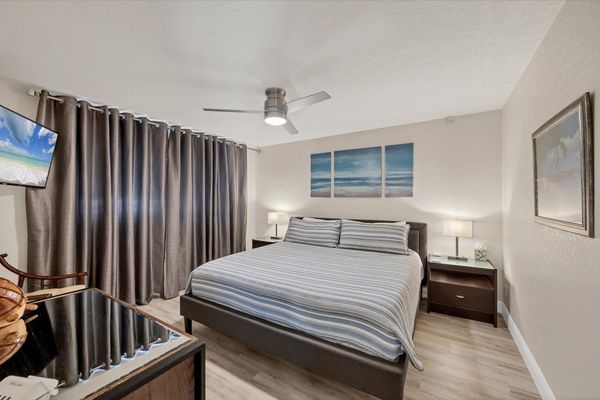 Guest bedroom 1 with queen bed