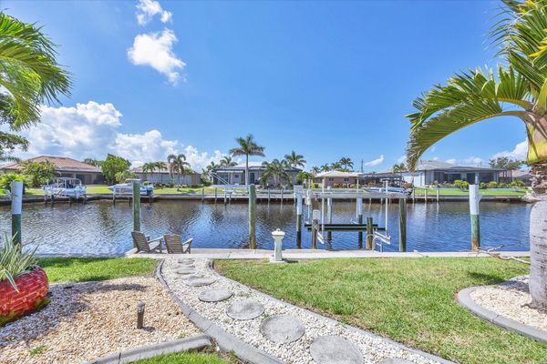 Patch leading to canal and boat dock (boat lift is not for guest use)