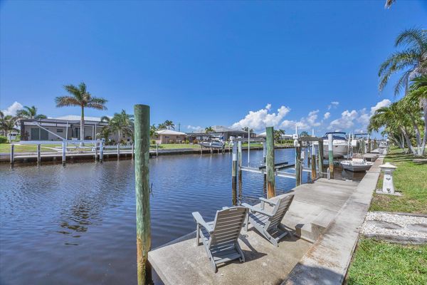 Boat dock (lift is not for guest use)Dock size: 30' x 6-1/2' with Power and Water