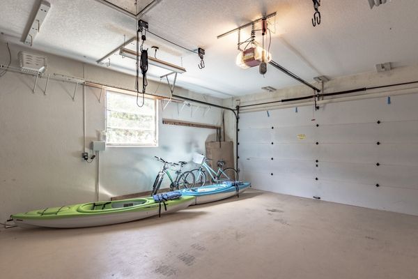 Kayaks & bikes for guest use