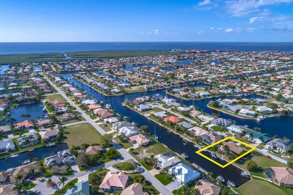Gorgeous 3 bedroom, 2 bathroom waterfront home in Punta Gorda with private pool and boat dock