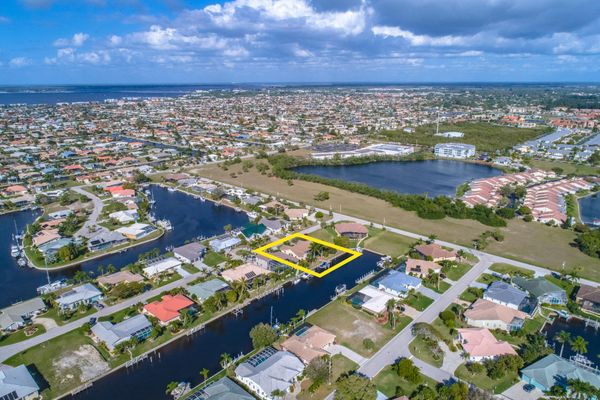 Gorgeous 3 bedroom, 2 bathroom waterfront home in Punta Gorda with private pool and boat dock