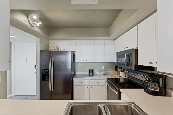 Fully-equipped kitchen