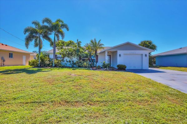 2 bedroom, 2 bathroom private pool home on canal